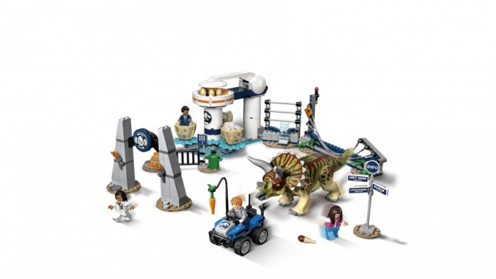 Купить конструктор lego jurassic world нападение трицератопса 75937